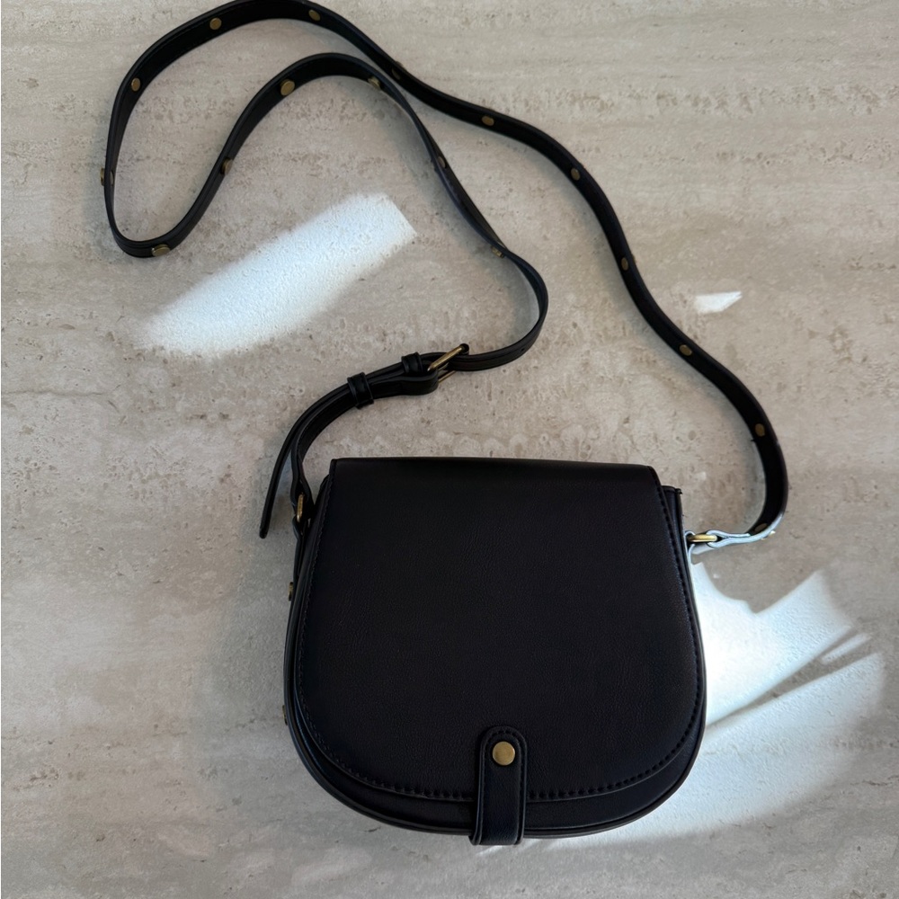 Old Navy Black Faux Leather Crossbody Saddle Bag – NWOT